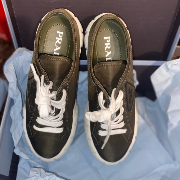 PRADA WOMENS SHOE - Picture 3 of 4